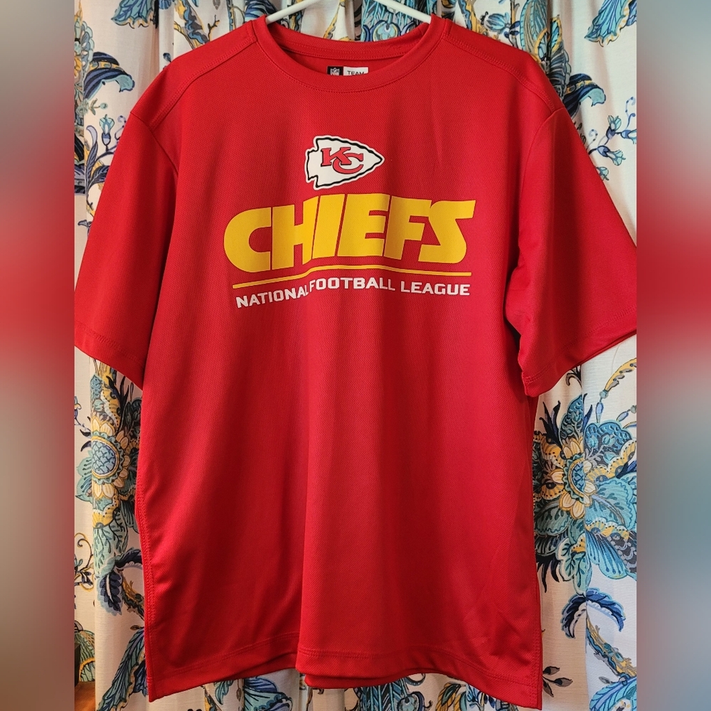 NWOT NFL Team Apparel KC Chiefs Short Sleeve Jersey Style
